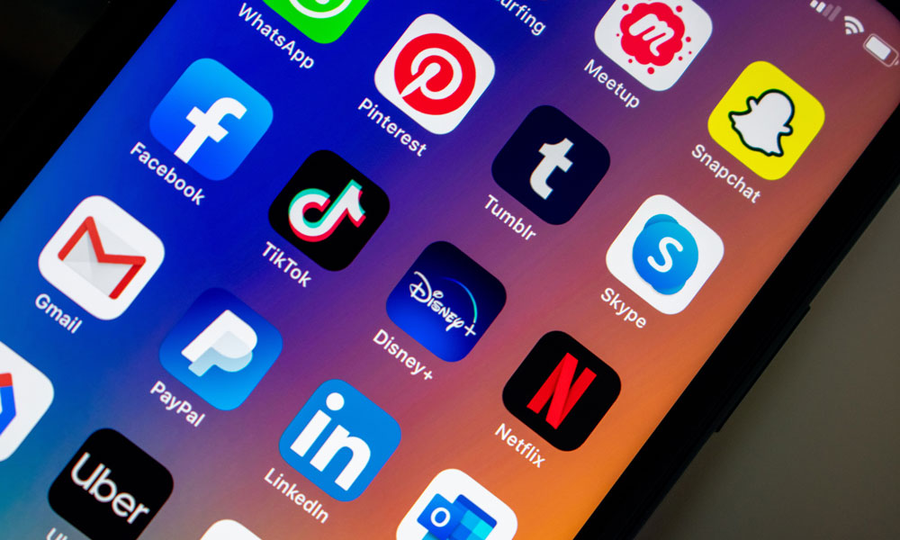 تطبيقات التواصل الاجتماعي على الآي-فون