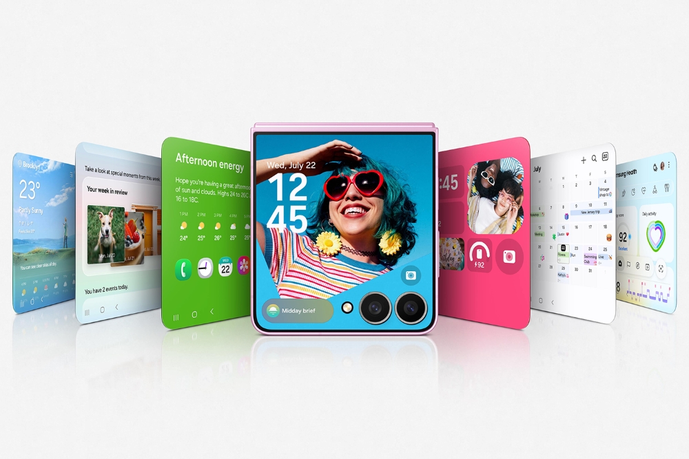 شاشة FlexWindow في هاتف Galaxy Z Flip8