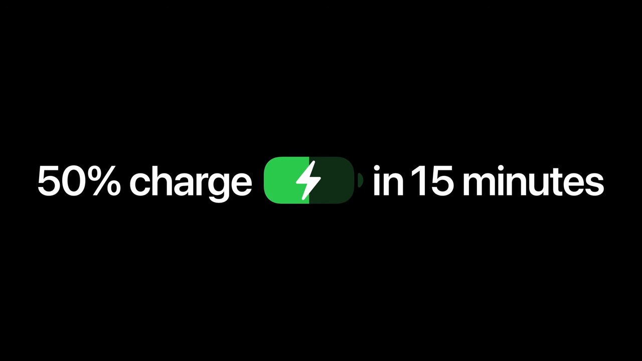 من موقع فون إسلام: يظهر النص «شحن بنسبة 50% في 15 دقيقة» مع رمز بطارية أخضر ورمز صاعقة على خلفية سوداء.