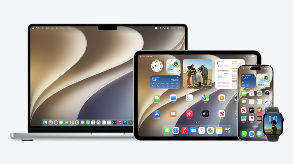 من موقع فون إسلام: يُعرض جهاز MacBook وجهاز iPad وجهاز iPhone وساعة Apple Watch جنبًا إلى جنب، ويظهر على كل منها خلفية وشاشة رئيسية متشابهتان مع التطبيقات — وهو ترتيب مثالي لمتابعة «أخبار على الهامش» أو آخر المستجدات من شهري سبتمبر وأغسطس.